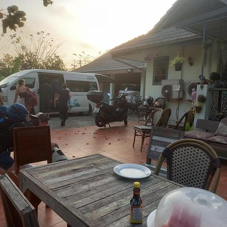 Plus Hostel Ayutthaya Extérieur photo